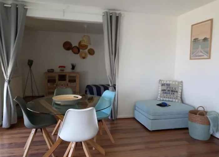 Superb Apartment Near The Sea