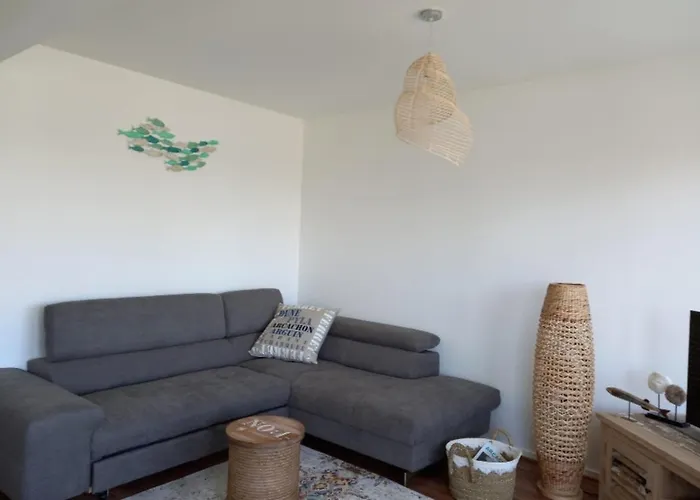 Superb Apartment Near The Sea